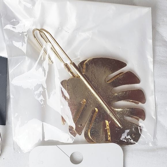 New In Packaging Metallic Hoops and Leaves Earring Bundle of 6 for Pierced Ears - Picture 4 of 7